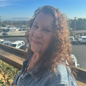 Meet your Posher, Deborah